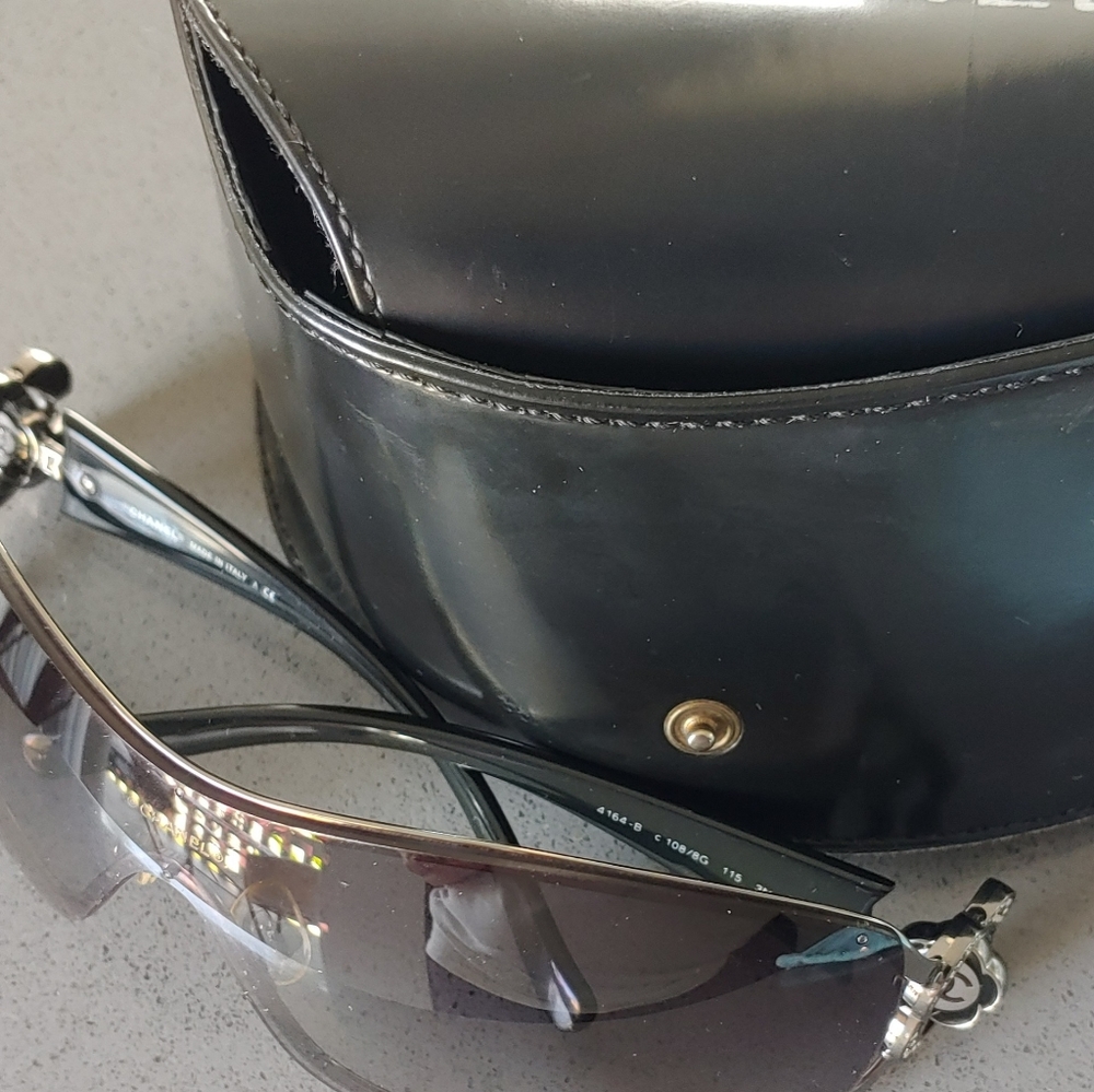 Sunglasses. CHANEL.